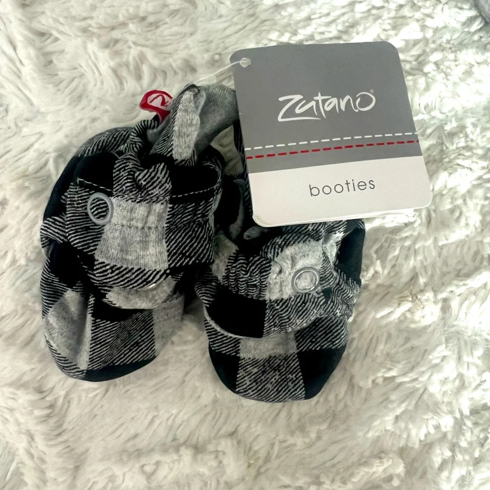 NWT Zutano Black and Gray Plaid Booties